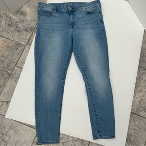 American Eagle Super Stretch Light‎ Wash Jegging size 16 short petite